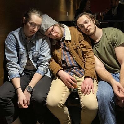 Knoxville's premiere poser emo | tweets by whoever has the password
Contact: riflemonks.band@gmail.com