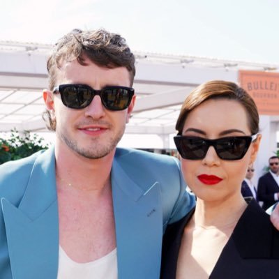 Real_CIementine's profile picture. "run to the rescue with love and peace will follow" she/her |solo louie|