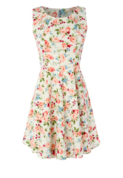 Torquayshopping's profile picture. Welcome to  Torquay in England a guide to shops in area for fashions, clothing, shoes, handbags, babywear, tops, skirts, suits, and other clothing items