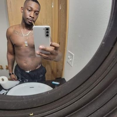 Content creator , I'm a freaky🤑🤑 as nigga and yes I do meet ups and got  video's & pictures for sale. Dm for prices 💰💰