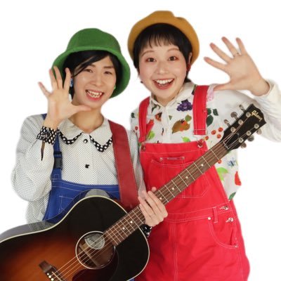 琵琶湖のスーパーコメディエンヌ『もえりーぬ@moeri_nu_yeah』とお寺生まれのシンガーソングライター『咲〜saki〜@sorasaku0712』のあそび歌ユニット🍎🍏オリジナルソングやパネルシアターで、生演奏のギターの音色と共に歌ったり踊ったり🌈