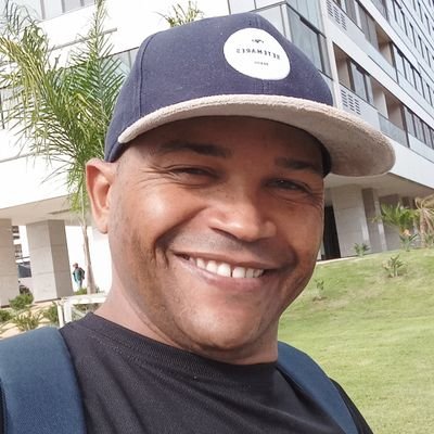Um grupo formado por Perito Black vocalista realista e contundente em suas letras e mensagens.
É nós malandro....