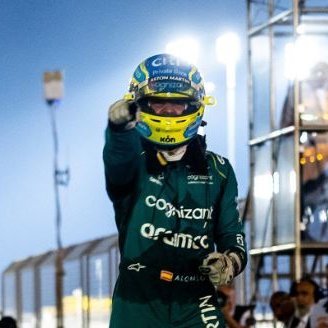 artistatrokolis's profile picture. -Fíjate bien. Hay esta, la vuelta perfecta. ¿La ves?. 
-Creo que si. 
-Muchos no la ven.