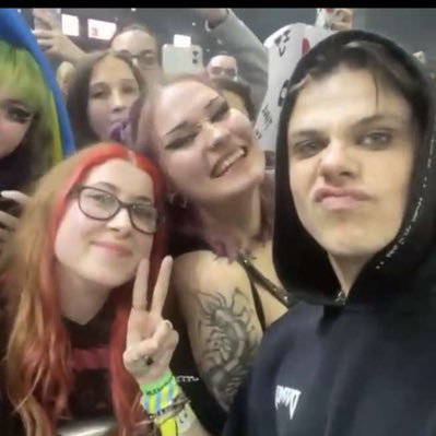 haznotviolence's profile picture. yungblud is greasy