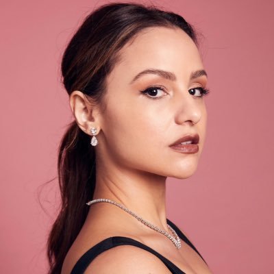 I'M NOT AIMEE! This twitter is for the fansite https://t.co/t1BXb4l3MW - the original fansite dedicated to the lovely & talented @aimeecarrero. Run by J.
