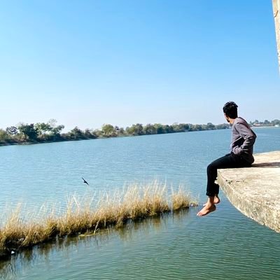 arsheeltwts's profile picture. freelance dev and product designer | loves to build stuff 🤍 | ⚽ller