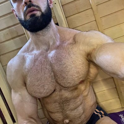 Your favourite daddy!   https://t.co/FFkxQ1ILf2 💙🤍 
⬇️ 𝐒𝐅𝐒 / 𝐑𝐓 🔁