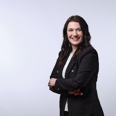 Landtagsabgeordnete & Gemeinderätin @neoswien
ausgebildete Juristin & Kindergartenassistentin, Frauenpolitikerin
Wienerin mit Wurzeln in der Vojvodina