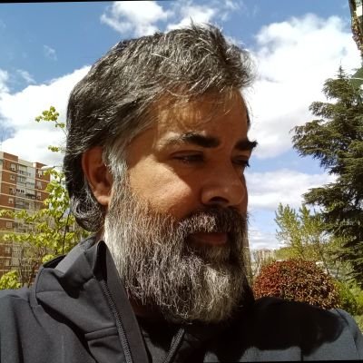 Profesor Informática FP // Técnico Superior en Administración de Sistemas Informaticos en Red (UNED-GSD) / Licenciado en Periodismo (UCM) / Estudiante \\TREViZE