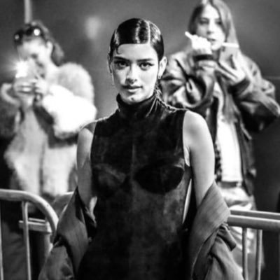 FakingDixie's profile picture. Fake life account. parody account