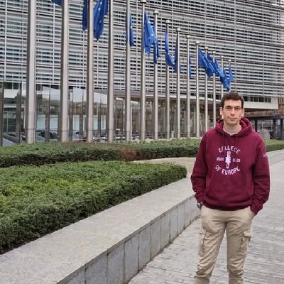 Politòleg, Comunicació, Afers Europeus @UnivGirona @CompolMaster @CollegeOfEurope
CAT-FR 🇪🇺 Working at @EA_CoR