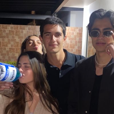 reginaguirre_'s profile picture. 💀no