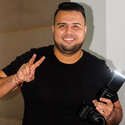 Comunicador Social y Periodista, ex jugador de Independiente Santa Fe y Unión Magdalena. Nací en La Bahía Más Linda de América. ¡Samario de Corazón!.