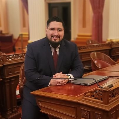 Policy Advisor & Lobbyist/ Former Leg. Director @ #CALeg/
@UCMerced Alum/
Central Valley Grown 🚜/
Posts about policy, politics, & 🥊/
LatinO/
Tweets = my own.