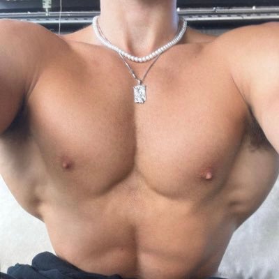 Male giant and muscle enthusiast, hot muscle and big boy content • Check out my bsky!