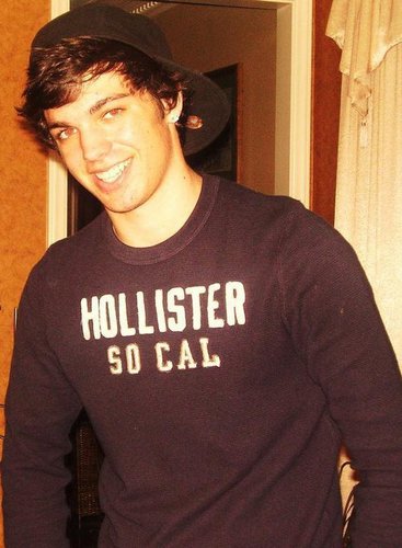 RealTylerCombs's profile picture. 