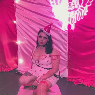 𝕿𝖍𝖊 𝖘𝖚𝖓𝖘𝖍𝖎𝖓𝖊 𝖌𝖎𝖗𝖑 𝖎𝖘 𝖘𝖑𝖊𝖊𝖕𝖎𝖓𝖌 𝕾𝖍𝖊 𝖋𝖆𝖑𝖑𝖘 𝖆𝖓𝖉 𝖉𝖗𝖊𝖆𝖒𝖘 𝖆𝖑𝖔𝖓𝖊✨