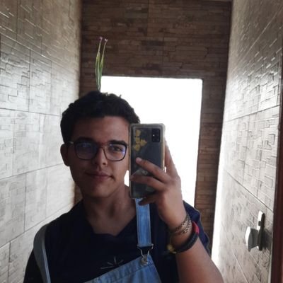 vizzu_totis's profile picture. °Biólogo en formación°
•scout•
arriba las viejas borrachas y Taylor Swift