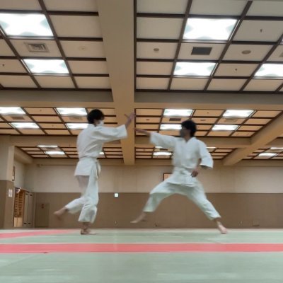 東工大合氣道部の新歓アカウントです🥋現役部員は大学から合氣道を始めています！気軽にDMしてください！！基本活動日：火・水・木 18:00~19:45/公式Twitter👉@tokyotechaikido/質問箱👉https://t.co/Xl2UkXJJup
#春から東工大 #合氣道 #合気道