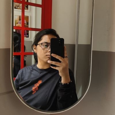 rittikarijhwani's profile picture. to live for the hope of it all🪩