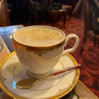 博多に理想的なカフェを作るために、全国各地の喫茶店、カフェ、カレー店を巡り巡る為だけの備忘録的ツイート。インスパイアと言う都合のいいパクリが目的か?!