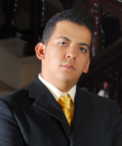 Emprendedor, honesto y apegado a los principios