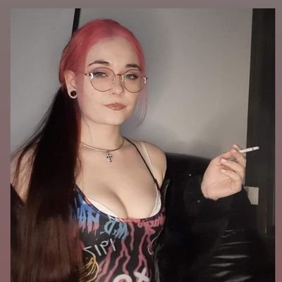 Smoking fetish model❤️
i post on OF 4-5 times a week and you can see over 600 full length videos over there by subbing.
 https://t.co/6JawmOsA2x