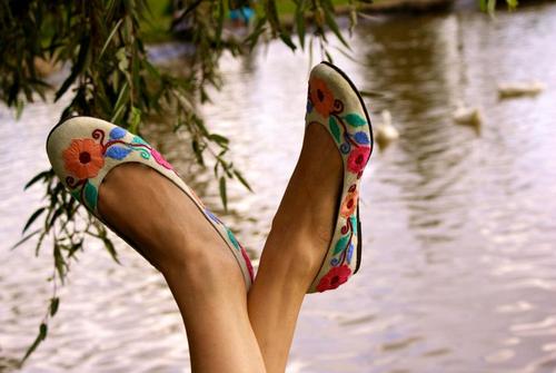 GuieUsa's profile picture. Guie are Mex design fair trade handmade shoes embroidered by artisan women from the state of Chiapas, Mex & assembled by shoemakers from the state of Puebla,