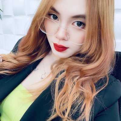 Welcome to my new @twitter account | Business OWNER| Beauty Shop & Trade Clothing E-Commerce. @Alum #SKorean&Switzerland | JANU Master's degree in Dep