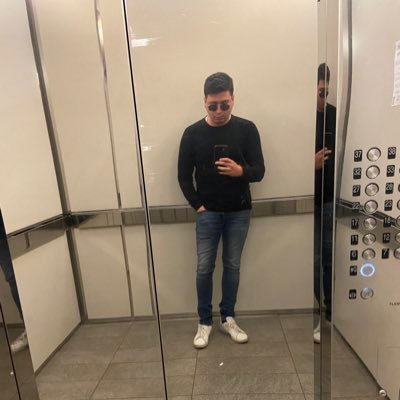 JavierHCz's profile picture. Give love and make peace.