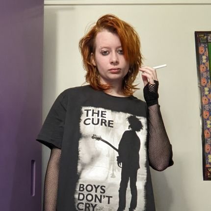 LulaMary02's profile picture. queer 🌈 vegan but i eat the rich 🌏