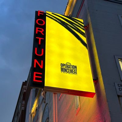Account dedicated to the multi-award winning @mincemeatlive musical. Running at @Fortune_Theatre in LDN, Golden Theatre in NYC and soon the world! #TeamLeftLung