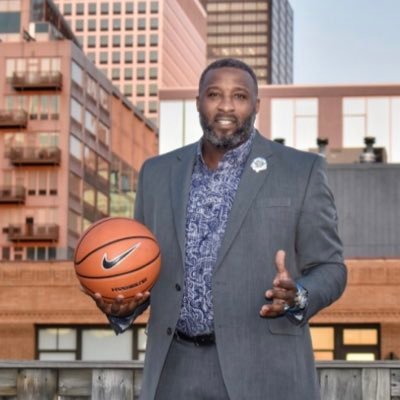 Elmhurst WBB Coach, 5x COY, Region COY, Many Championships, 2x Natty Finalist, 4x State Champ, Emmy Nominated, TV Guru - CAU 👨🏾‍🎓Opinions Are My Own!