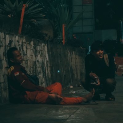 pulanbinfulan's profile picture. sebatlah,meski tak memberi solusi,setidaknya ia membantumu untuk lebih berpikir jernih