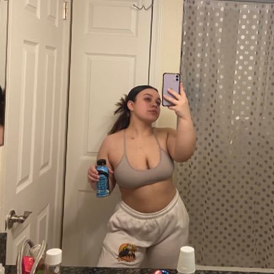 arilamuneca's profile picture. 22☀️