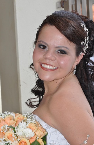 Oficial administrativol. Locutora/programadora musical