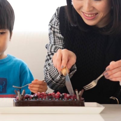 子どものいるアラフォー主婦 / デパートの某ケーキショップ販売員 / お菓子作りが趣味---▶︎ご縁あって お菓子の委託販売はじめました♬ / 独学でお菓子作り / お菓子を作りながら怪談聴くのが至福の時♬ / 京都出身 東京育ち / 音大出身 @eri__1986 =from= ERI sweets= #エリスイーツ