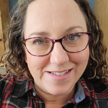 mrszacher_scdsb's profile picture. Teacher-Librarian