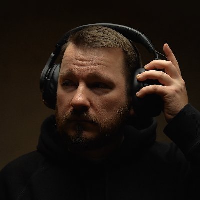 Former CMO @ CardSportsLeague | Former Creative Director Stark Esports & @PROJECTVGG & @FOLLOWNEOGG • Photography • Design • Esports • Streetart • Trading Cards