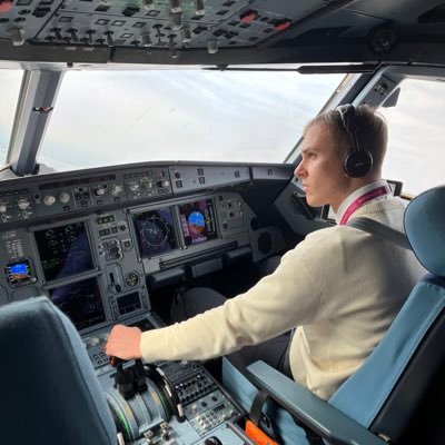 FAA & EASA commercial pilot👨🏼‍✈️ Airbus A320 airline pilot