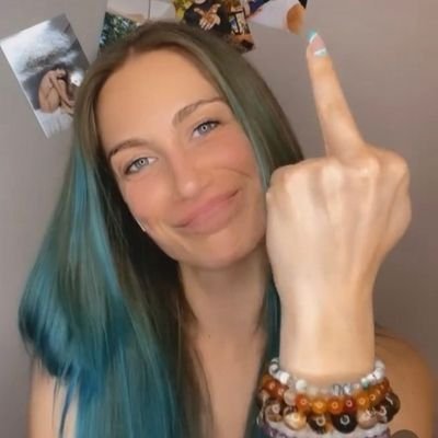 Non mi piace girare intorno alle cose,
schietta fino ad essere antipatica.