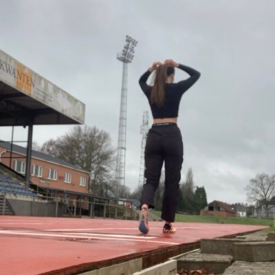 16 years ✌🏻                                         athletics 💪🏻                                                                                        LT ❤️