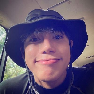 ella_ot5's profile picture. back up account