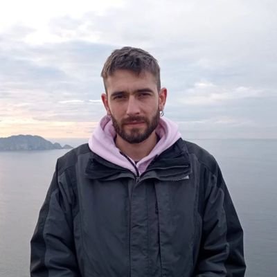 Politólogoa eta arotza. Tambem levo umha tenda @atendadogatogz (Instagram)