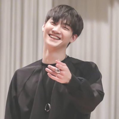 Croissantdef's profile picture. 🌴lost in your mind