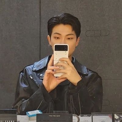 ⓘ este usuário é completamente apaixonada pelo bts e por júpiter