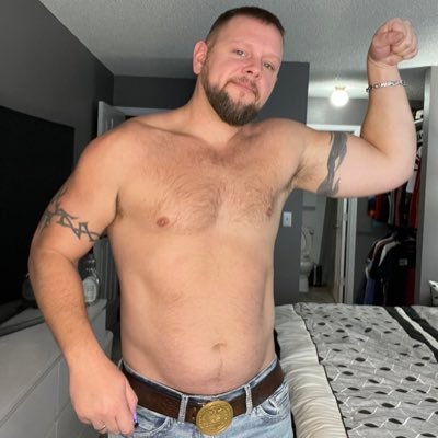Your Rocky Mountain Daddy. 6’2” 220lb 39y/o hunk of man meat. https://t.co/m3GcyZMTox insta @daddydrew303 All photos are of me. Tips appreciated