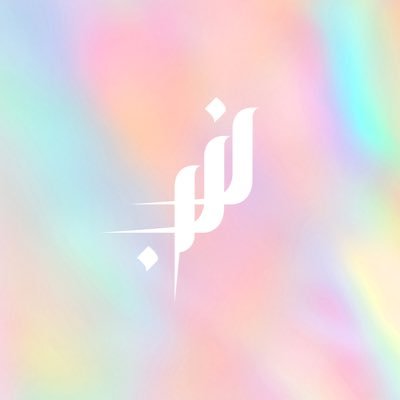 مصممة جرافيك / حاصلة على درجة البكالريوس في التصميم الجرافيكي _