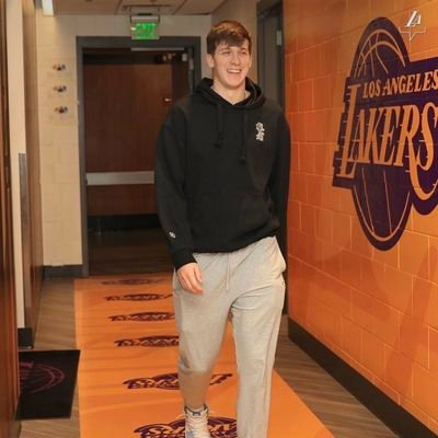 Parodia No Oficial.
Solo soy un ignorante subiendo cosas.
Toda noticia de L.A, Reaves y lo que me dé la gana.
Devin Booker es mi pastor.