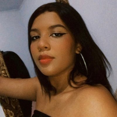 hellenzs_'s profile picture. 